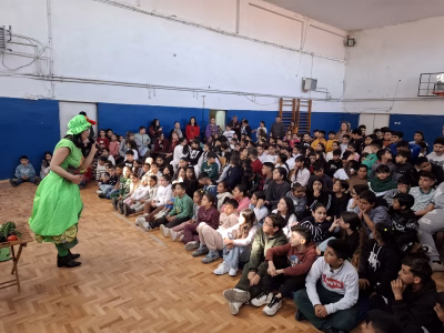 На забавен начин пренесуваме пораката дека сите треба здраво да се храниме. Театарска претстава во изведба на ,,Арт култ-ура".